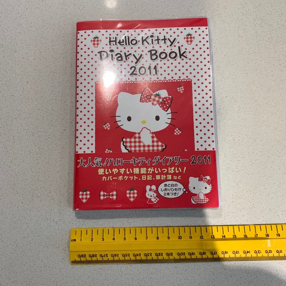 2011 HELLO KITTY PLANNER BRAND NEW
